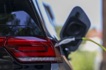 Automobilski haos: Električni snovi se ruše, a benzinci se vraćaju na velika vrata? Polovni automobili, polovan auto, prodajem auto na sajtu za polovne automobile prodajemauto.rs
