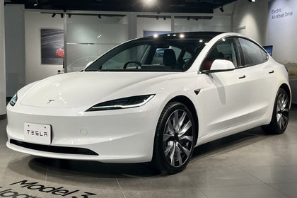 Tesla Prodajem Auto