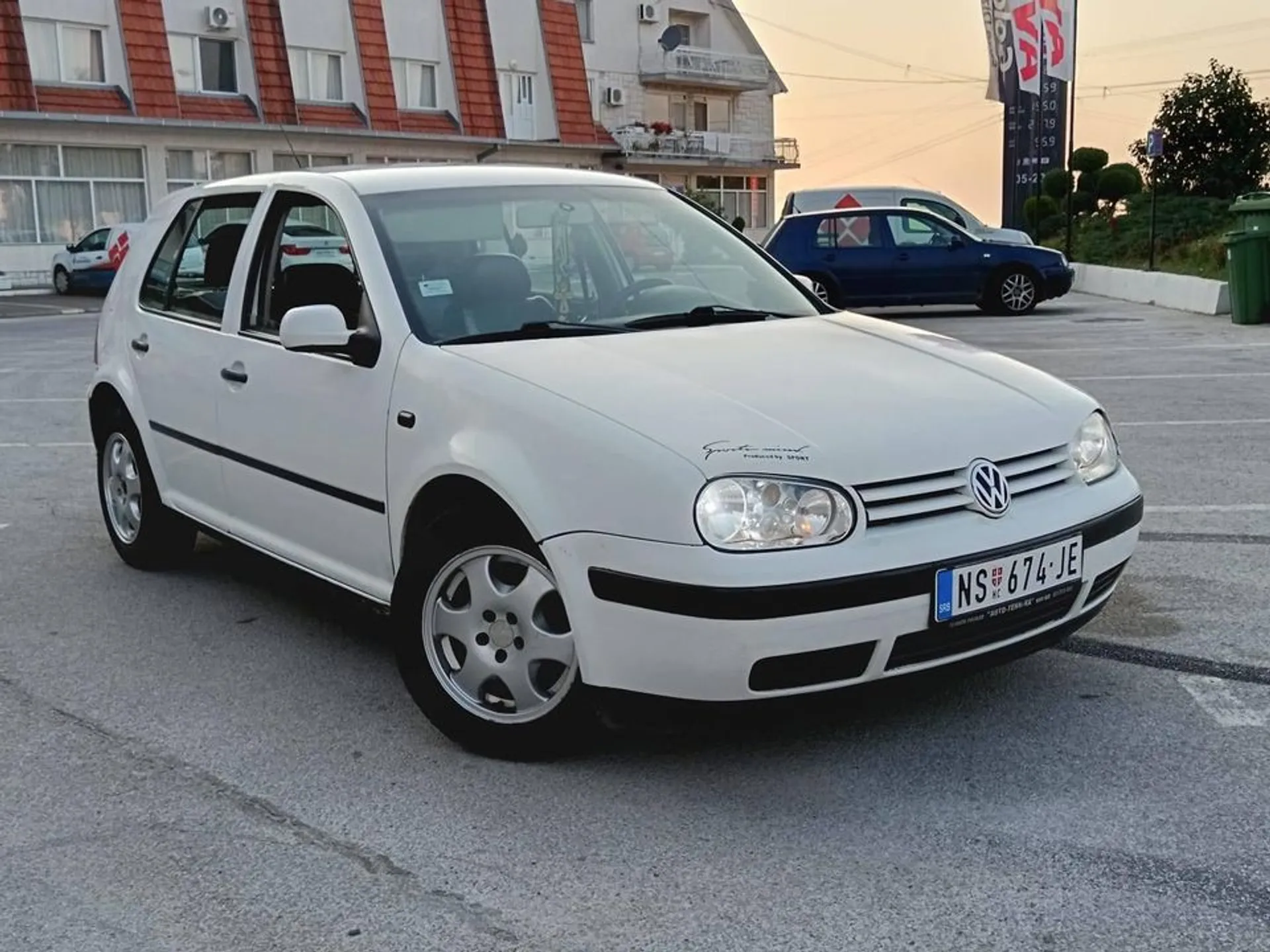 Volkswagen Golf 4 1.6 REG 1.550 € Benzin, 2001 god. Polovni automobili, polovan auto, prodajem auto na sajtu za polovne automobile prodajemauto.rs