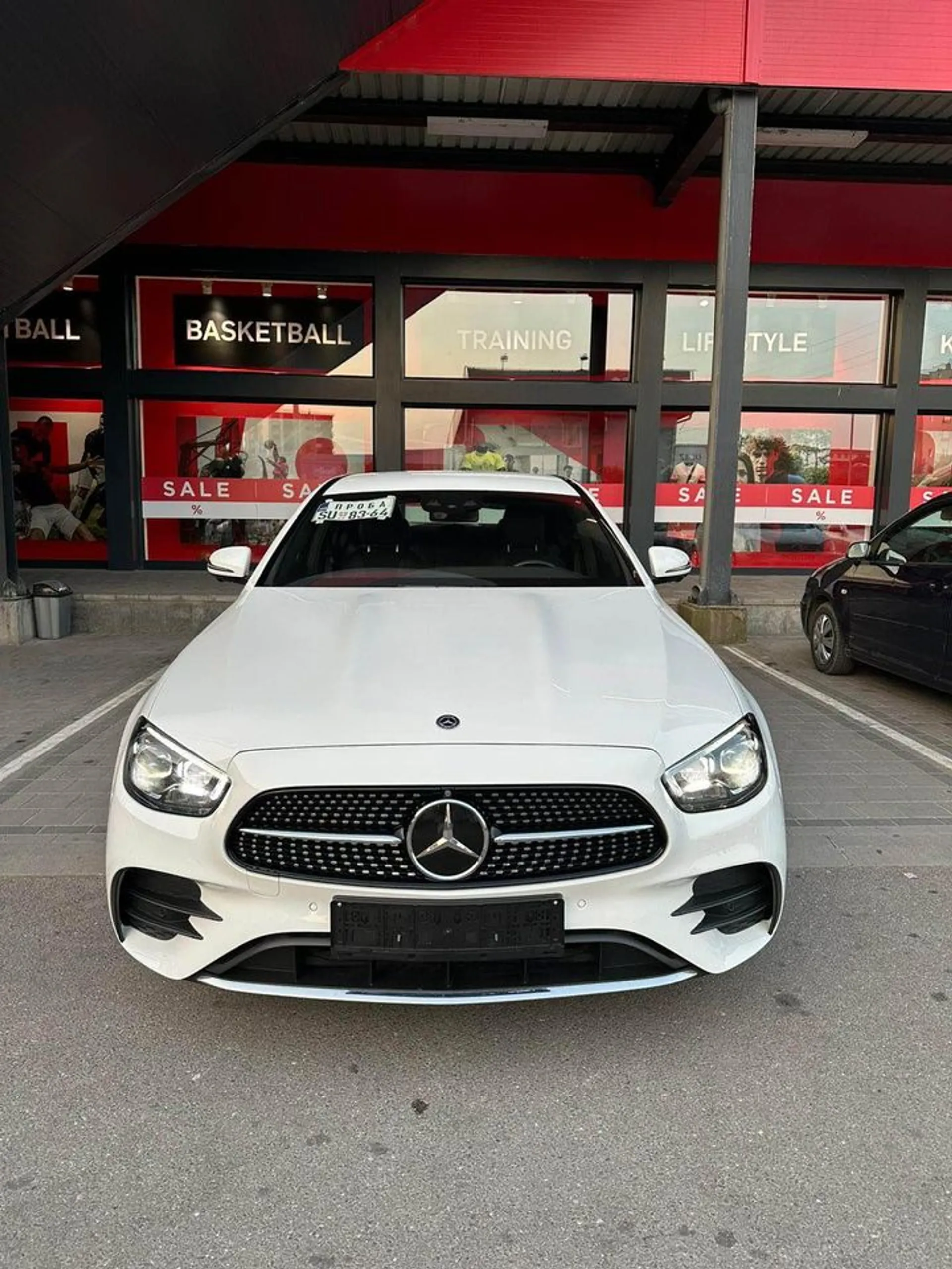 Mercedes-Benz E class 300 DE 4 MATIC 3xAMG 56.900 € Hibrid, 2020 god. Polovni automobili, polovan auto, prodajem auto na sajtu za polovne automobile prodajemauto.rs