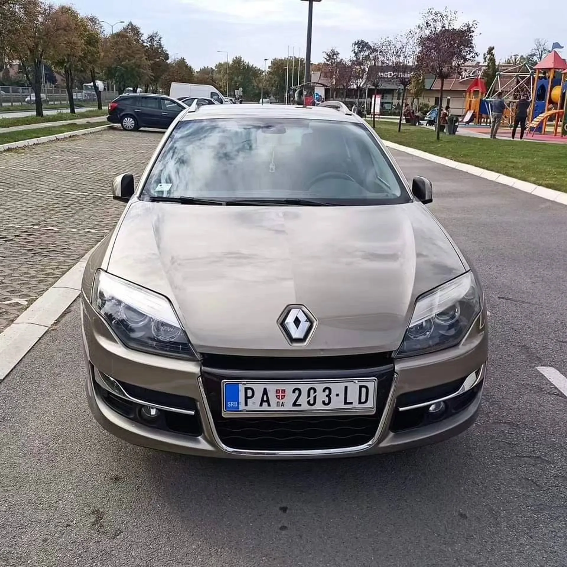 Renault Laguna Parisinitiale 2.0 D 5.799 € Dizel, 2011 god. Polovni automobili, polovan auto, prodajem auto na sajtu za polovne automobile prodajemauto.rs