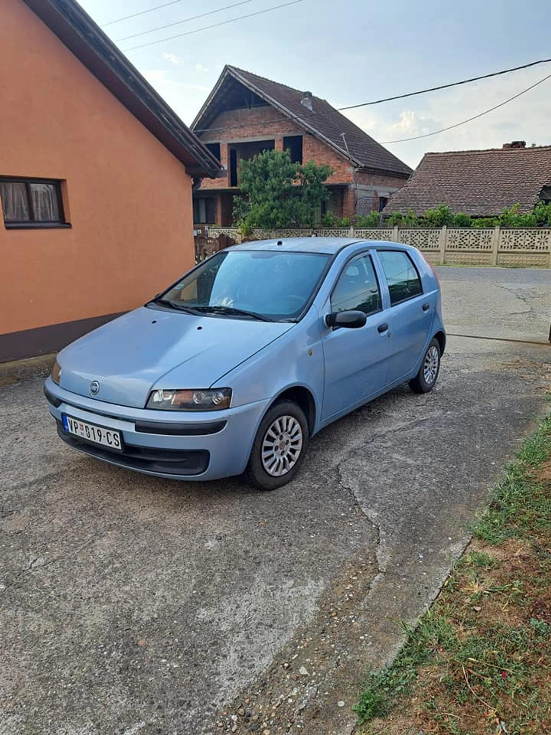Fiat Punto 850 € Benzin, 2001 god. Polovni automobili, polovan auto, prodajem auto na sajtu za polovne automobile prodajemauto.rs