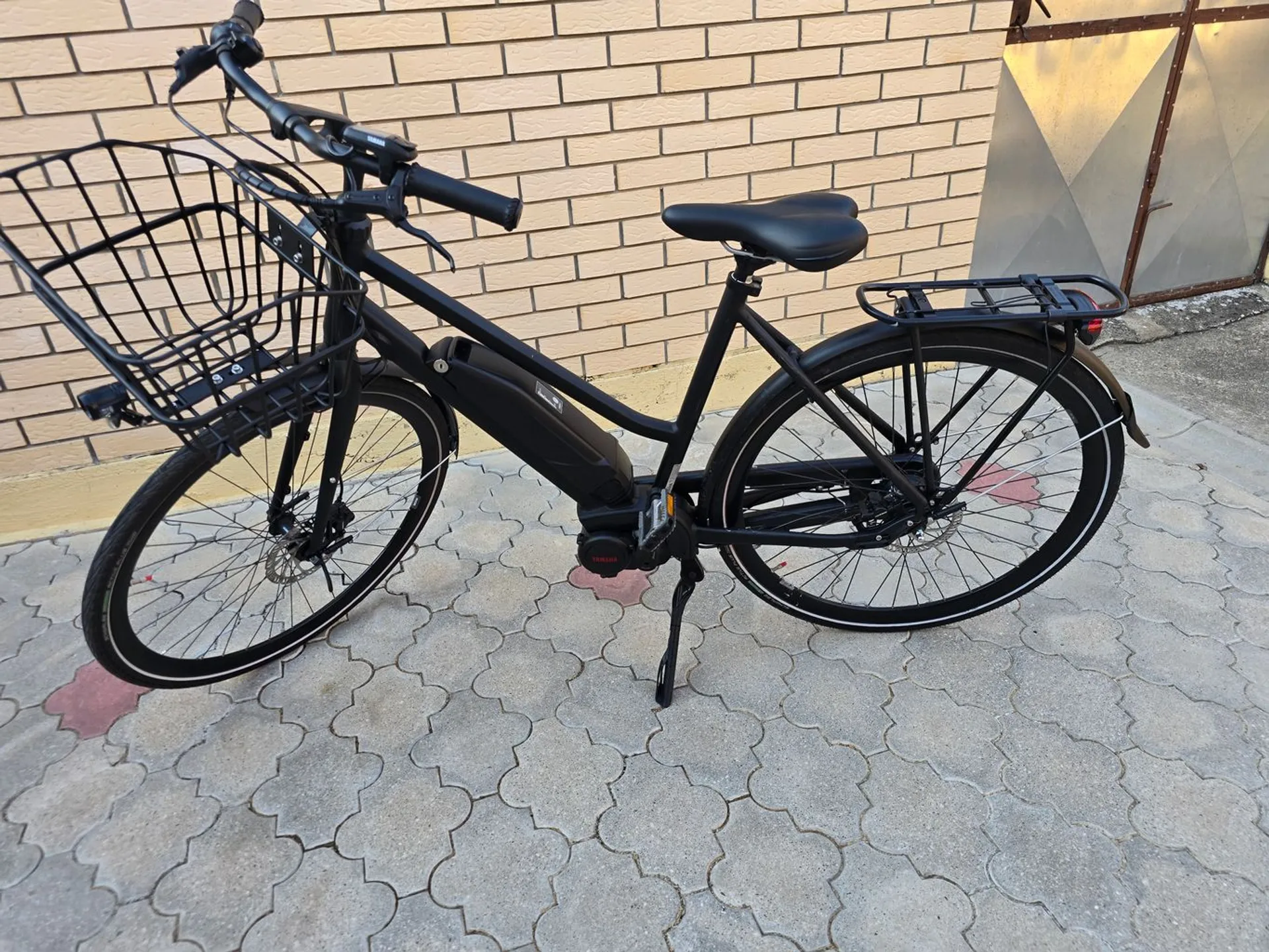 Ostalo Yamaha - Batavus Harlem 1.200 € 2021 god. Polovni automobili, polovan auto, prodajem auto na sajtu za polovne automobile prodajemauto.rs