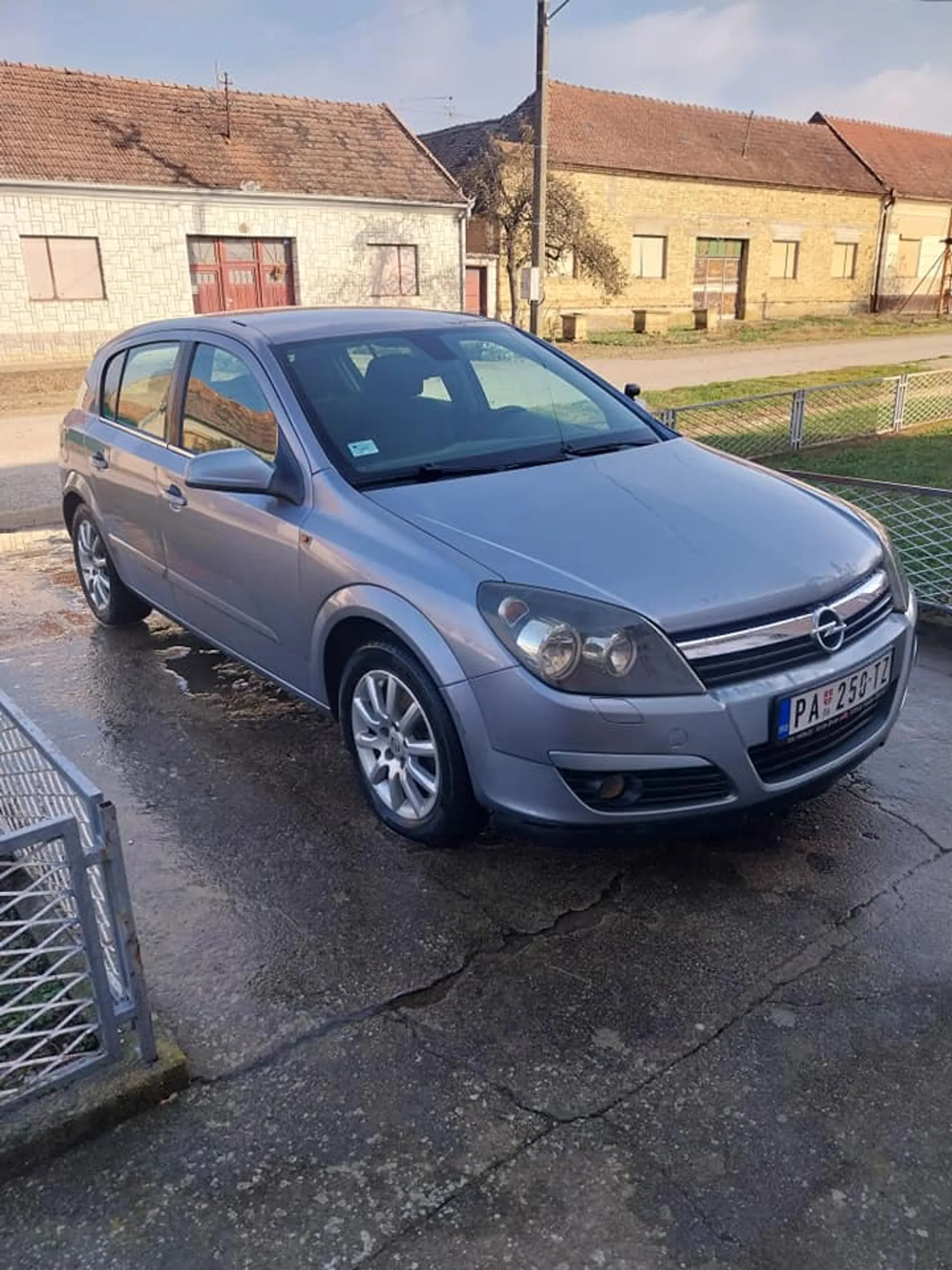 Opel Astra H  2.049 € Dizel, 2004 god. Polovni automobili, polovan auto, prodajem auto na sajtu za polovne automobile prodajemauto.rs