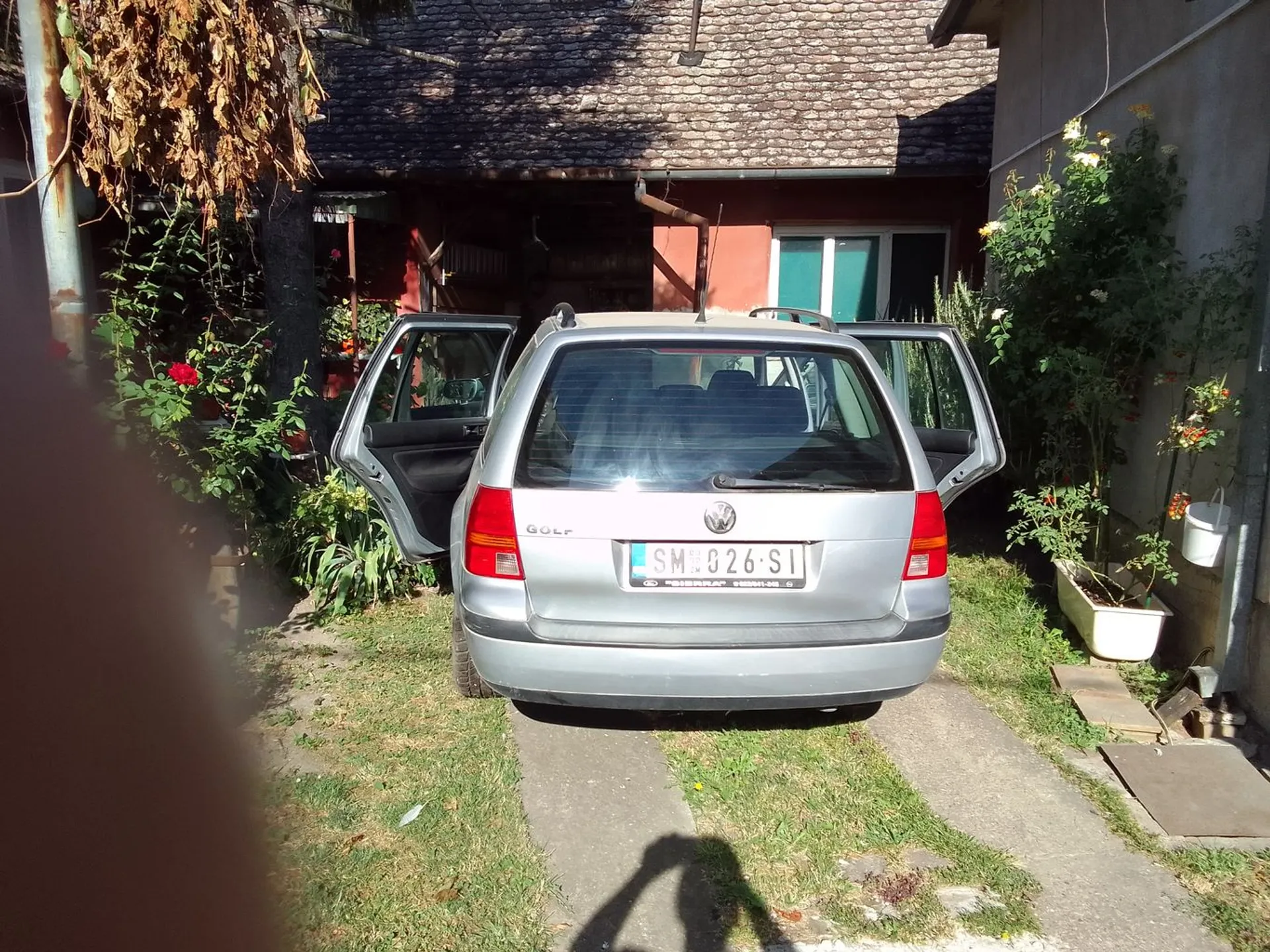 Volkswagen Golf 4 Golf 4 2.100 € Benzin, 2004 god. Polovni automobili, polovan auto, prodajem auto na sajtu za polovne automobile prodajemauto.rs