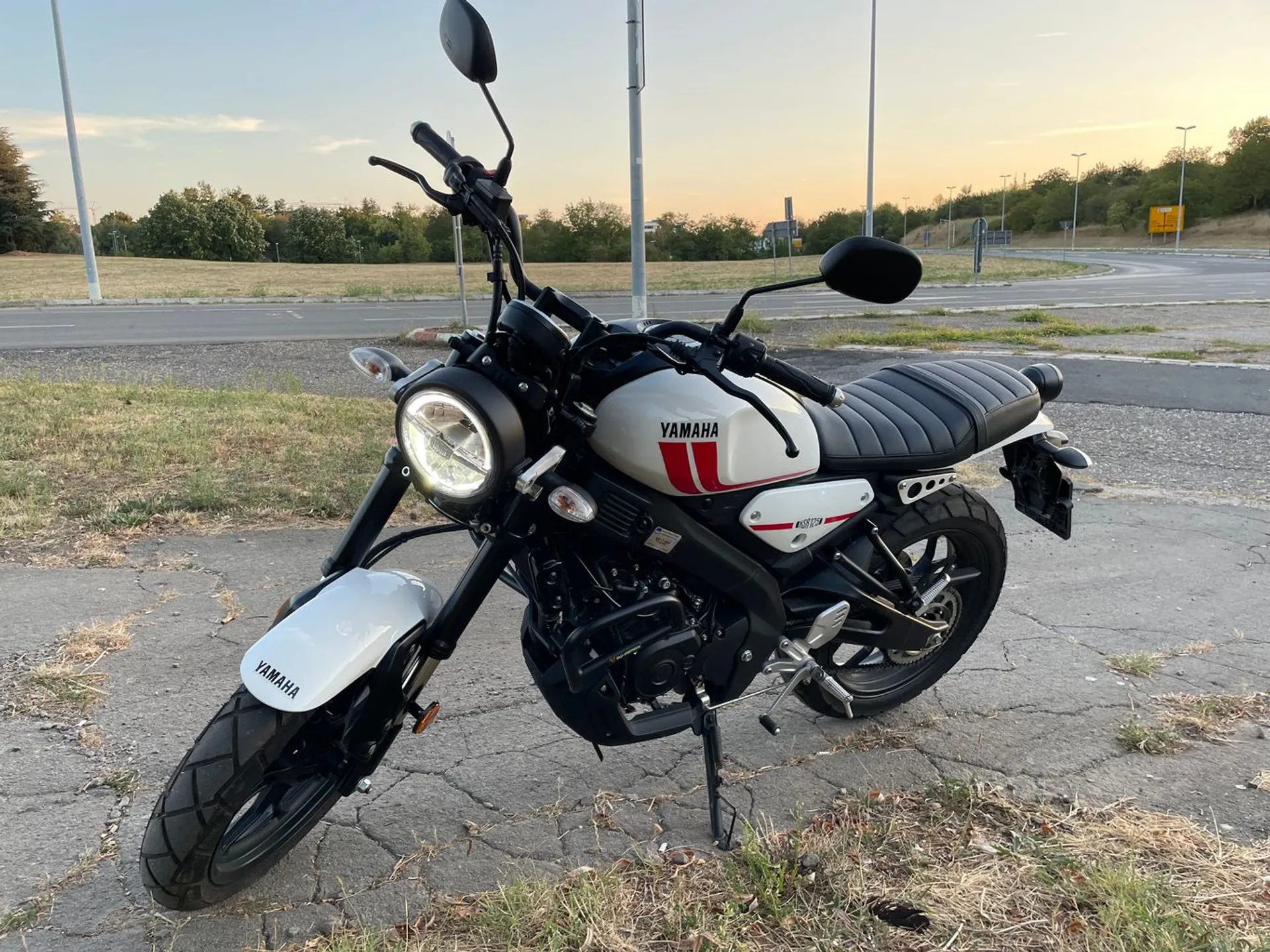 Yamaha XSR125 4.400 € 2023 god. Polovni automobili, polovan auto, prodajem auto na sajtu za polovne automobile prodajemauto.rs