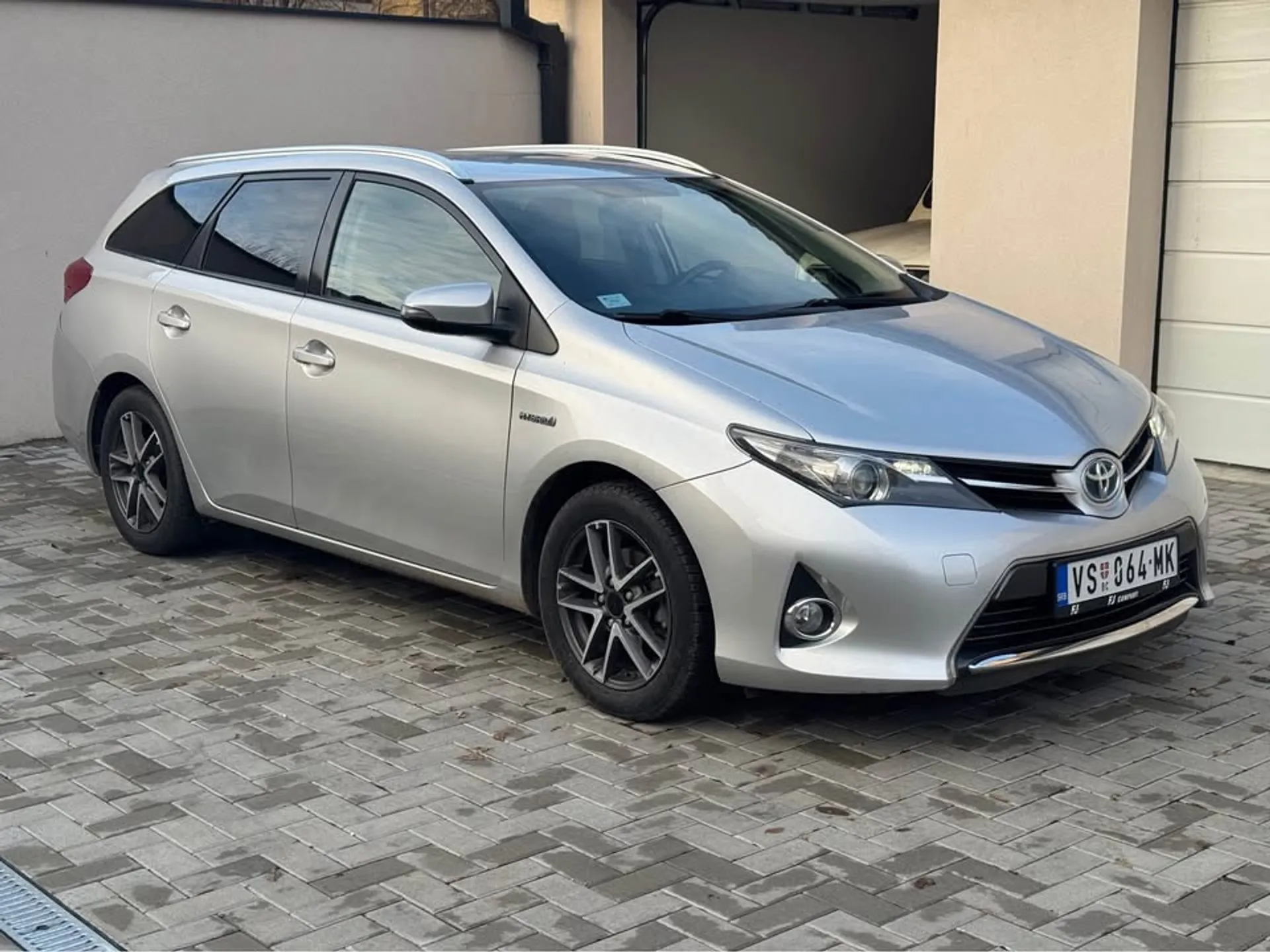 Toyota Auris Hybrid 10.999 € Hibrid, 2015 god. Polovni automobili, polovan auto, prodajem auto na sajtu za polovne automobile prodajemauto.rs