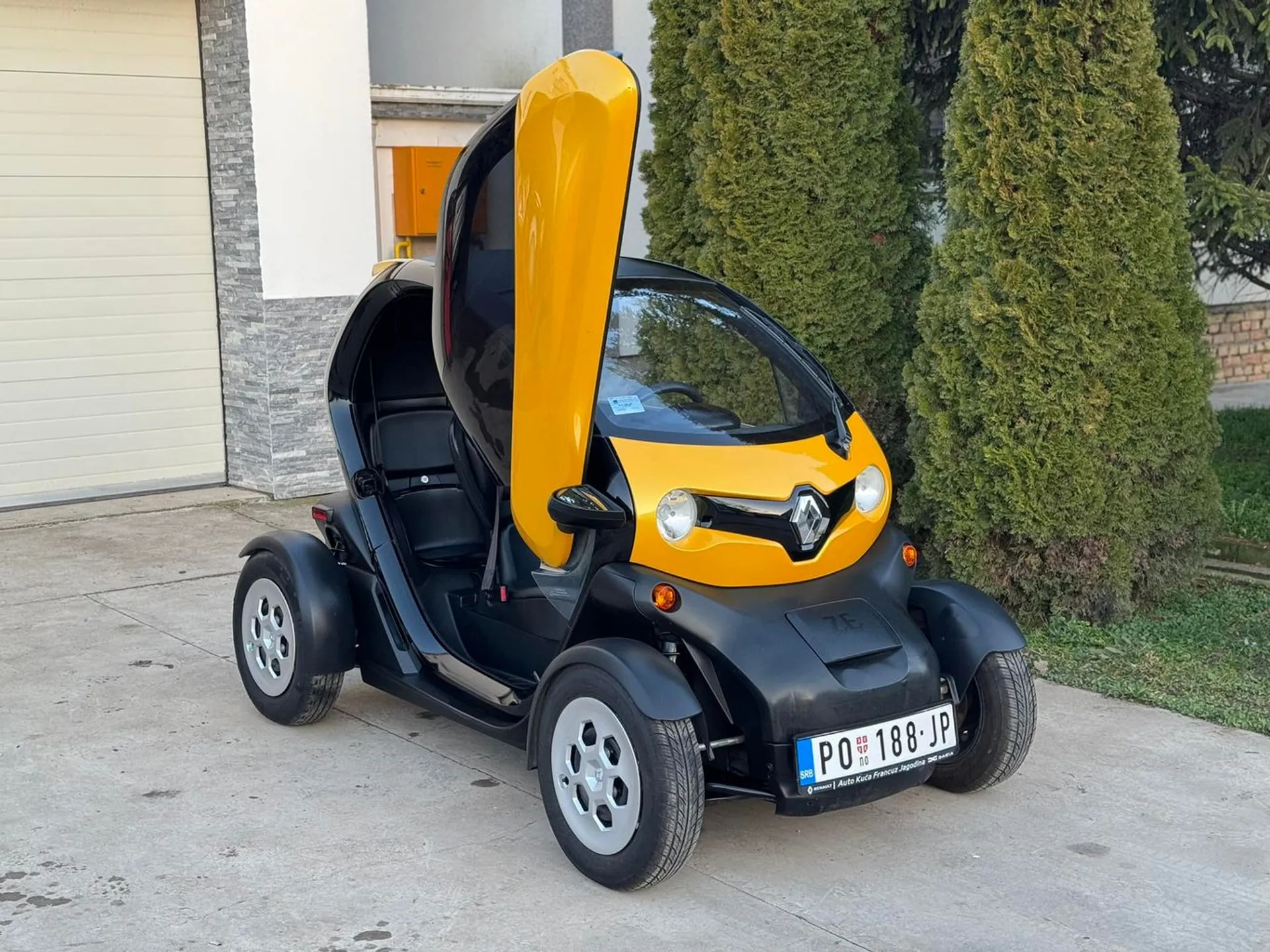 Renault Twizy 6.500 € Električni, 2017 god. Polovni automobili, polovan auto, prodajem auto na sajtu za polovne automobile prodajemauto.rs