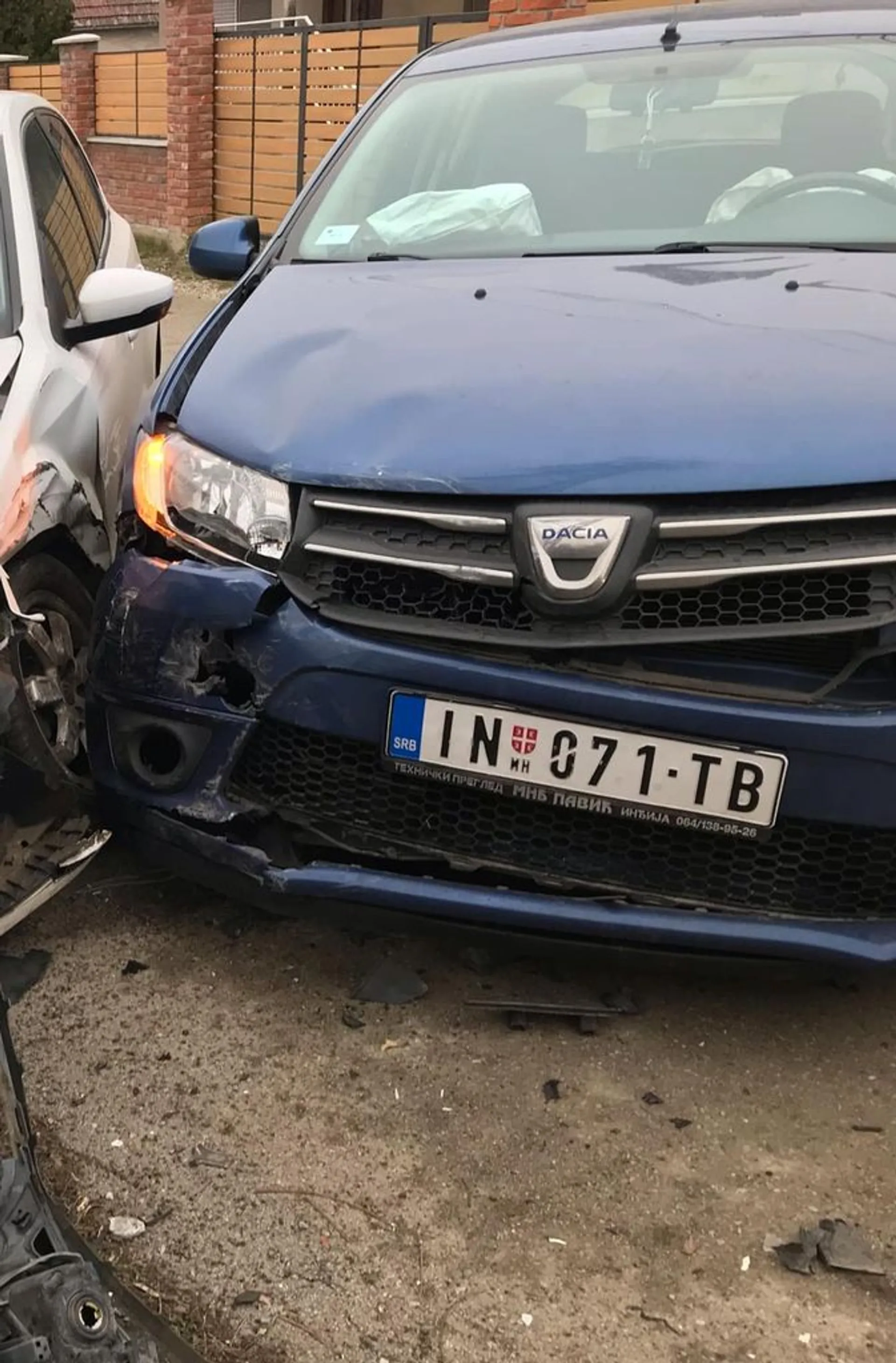Dacia Sandero 1 2.000 € Benzin + Gas (TNG), 2013 god. Polovni automobili, polovan auto, prodajem auto na sajtu za polovne automobile prodajemauto.rs