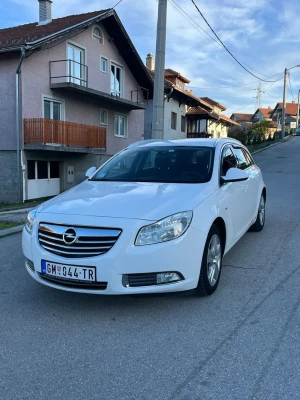 Opel Insignia 2.0 cdti 6.000 € Dizel, 2012 god.