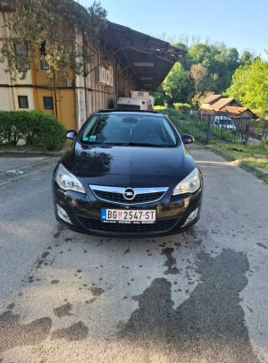 Polovni automobili - Opel Astra J 5.500 € Benzin, 2011 god.