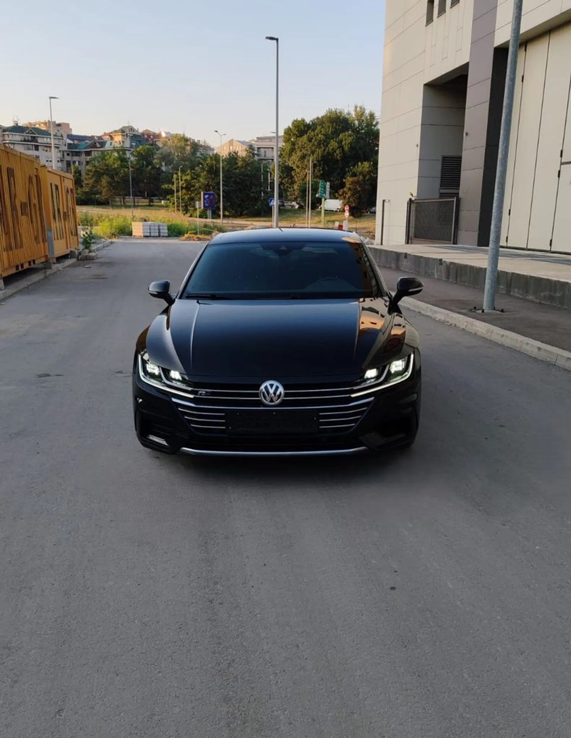 Volkswagen Arteon R-LINE 2.0 4x4 240 ks 28.900 € Dizel, 2017 god. Polovni automobili, polovan auto, prodajem auto na sajtu za polovne automobile prodajemauto.rs