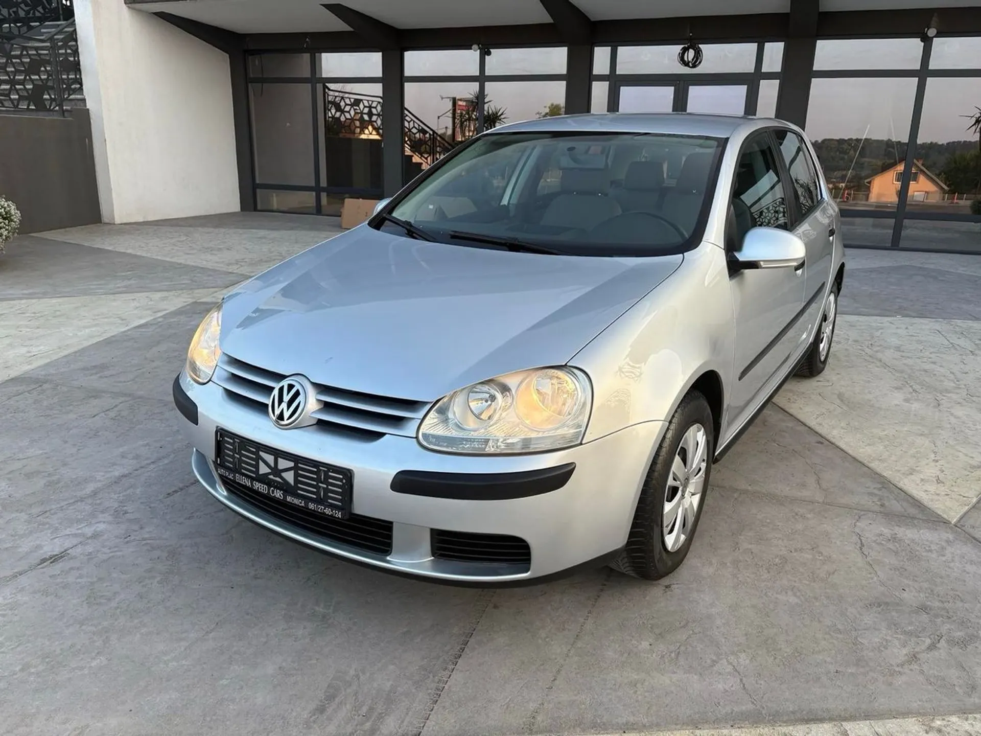   14 benzi  3.950 € Benzin, 2005 god. Polovni automobili, polovan auto, prodajem auto na sajtu za polovne automobile prodajemauto.rs