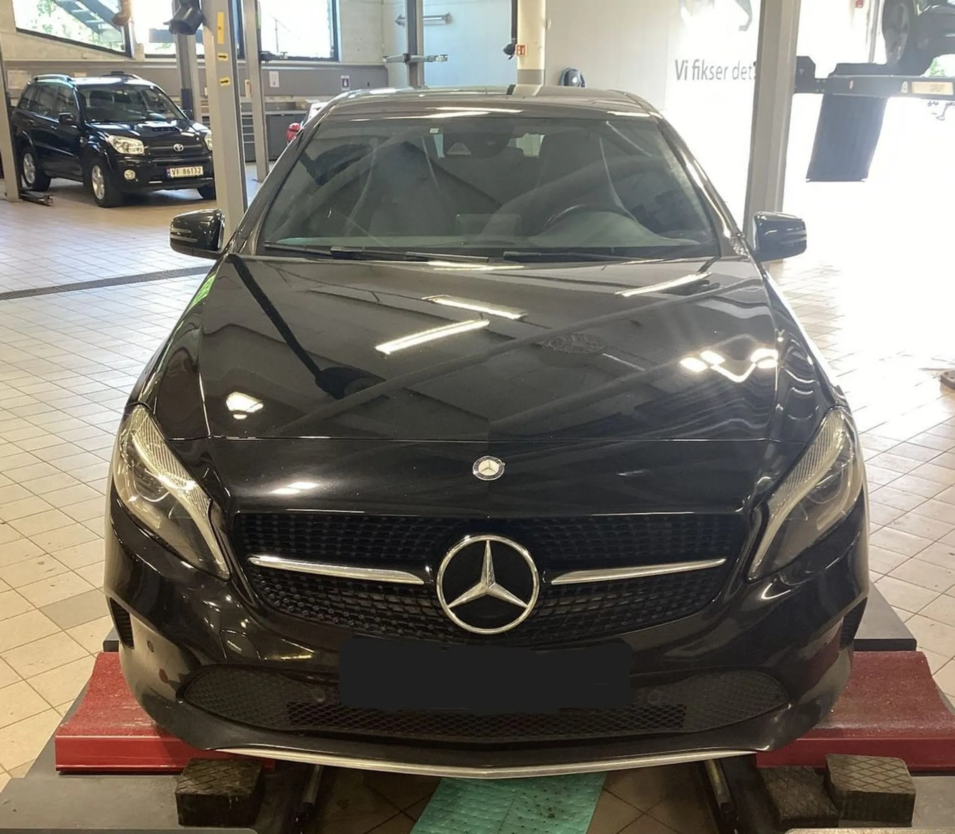 Mercedes-Benz A 180  A 180 - NIGHT BLACK - 1.6 122 k.s AUTOMATIK 14.300 € Benzin, 2016 god. Polovni automobili, polovan auto, prodajem auto na sajtu za polovne automobile prodajemauto.rs