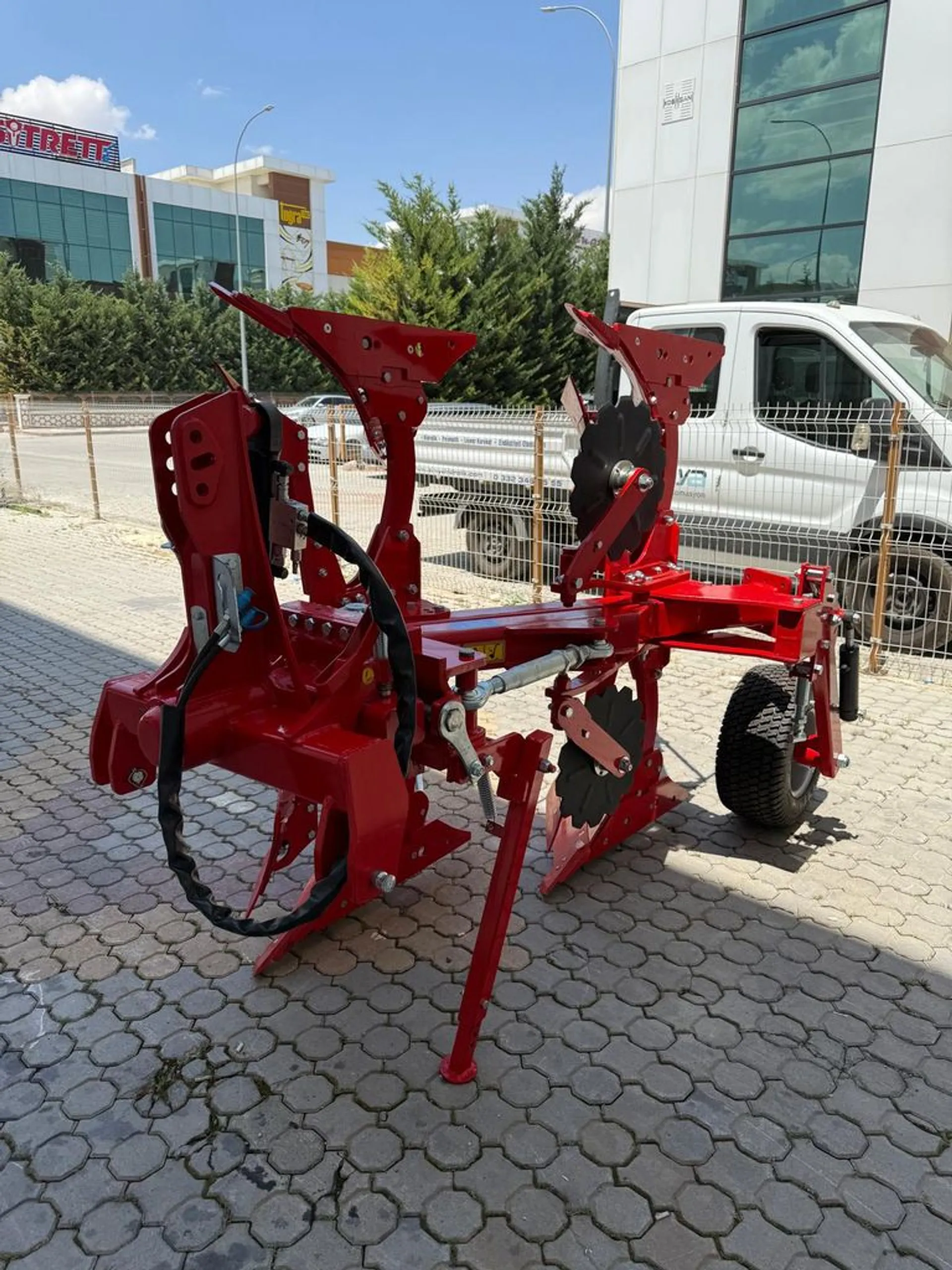 Agrolead Agrolead Sulco 216,2 brazde obrtač 5.500 € 2024 god. Polovni automobili, polovan auto, prodajem auto na sajtu za polovne automobile prodajemauto.rs