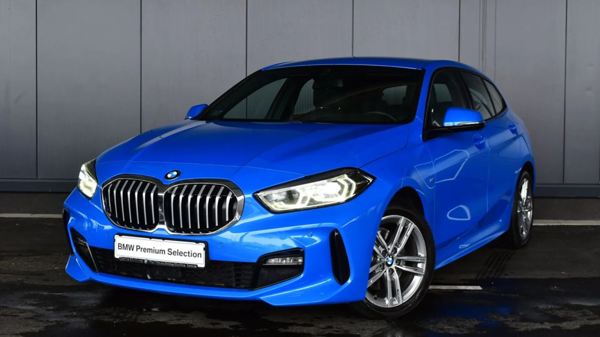 BMW 118 i M paket 31.990 € Benzin, 2024 god. Polovni automobili, polovan auto, prodajem auto na sajtu za polovne automobile prodajemauto.rs