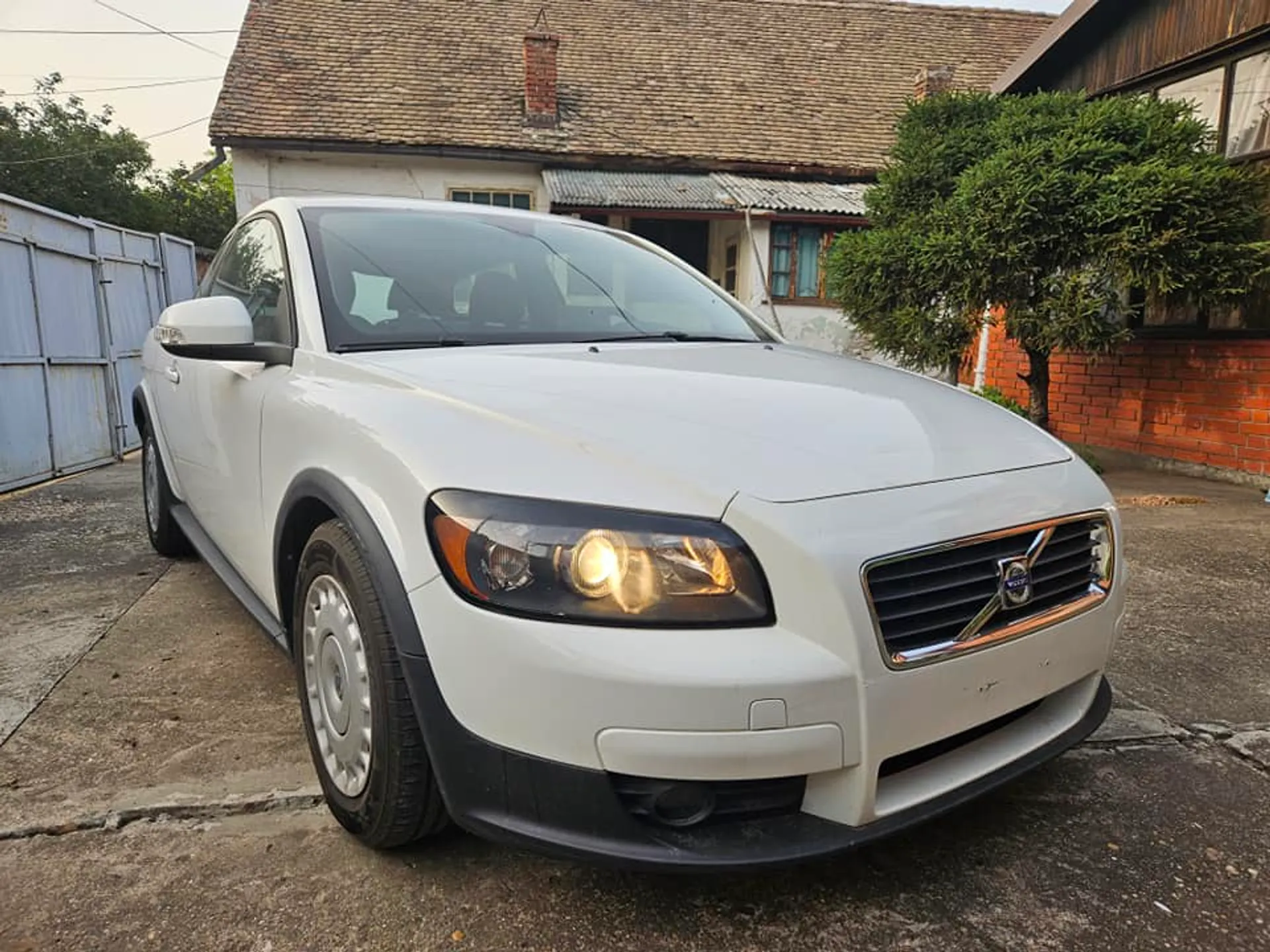 Volvo C30 1.6 D 3.699 € Polovni automobili, polovan auto, prodajem auto na sajtu za polovne automobile prodajemauto.rs