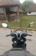 SYM FNX 125 2021 god. 2300 € Prodajem Auto